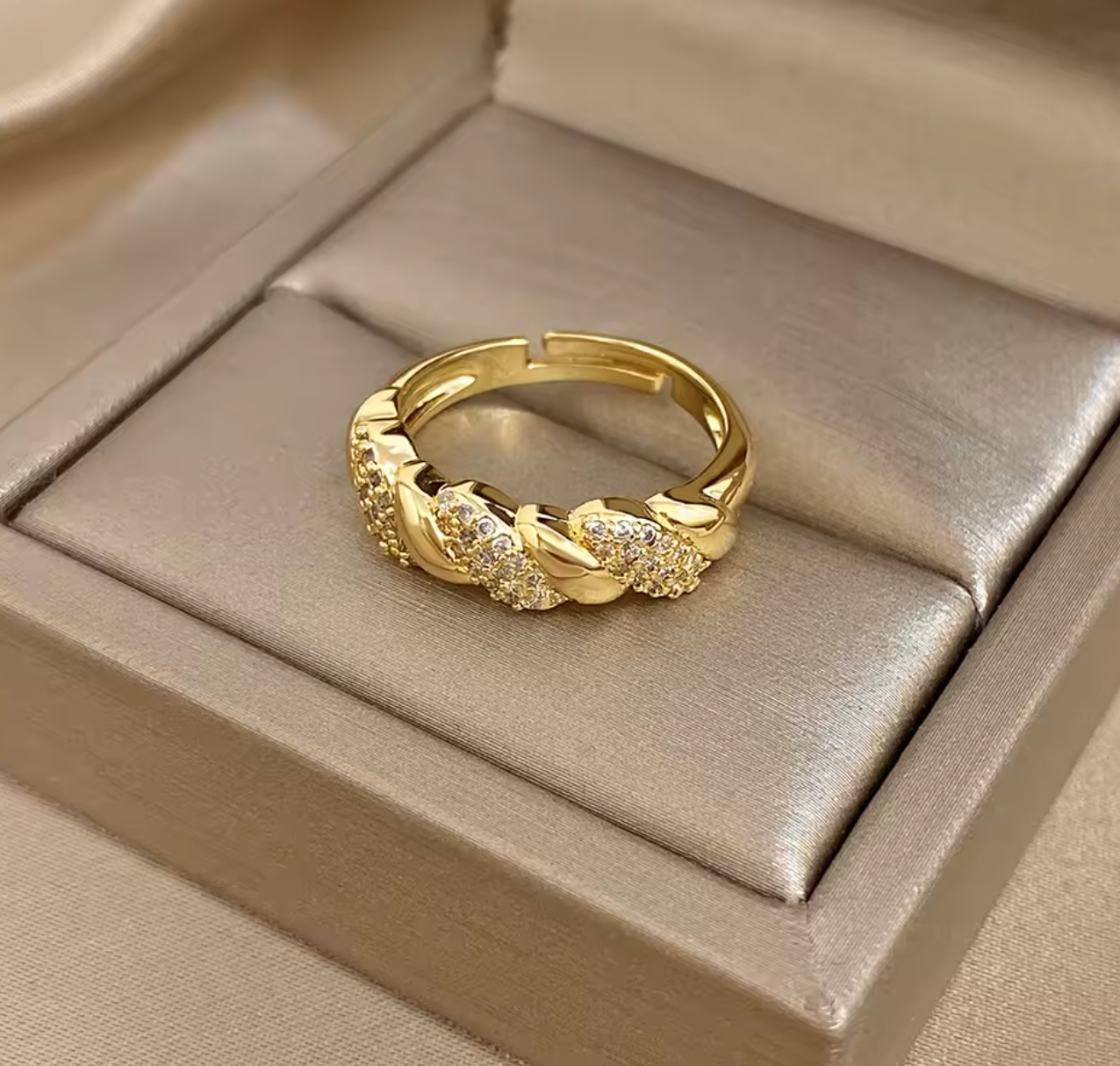 Vintage Geometric Gold-Plated Zircon Ring