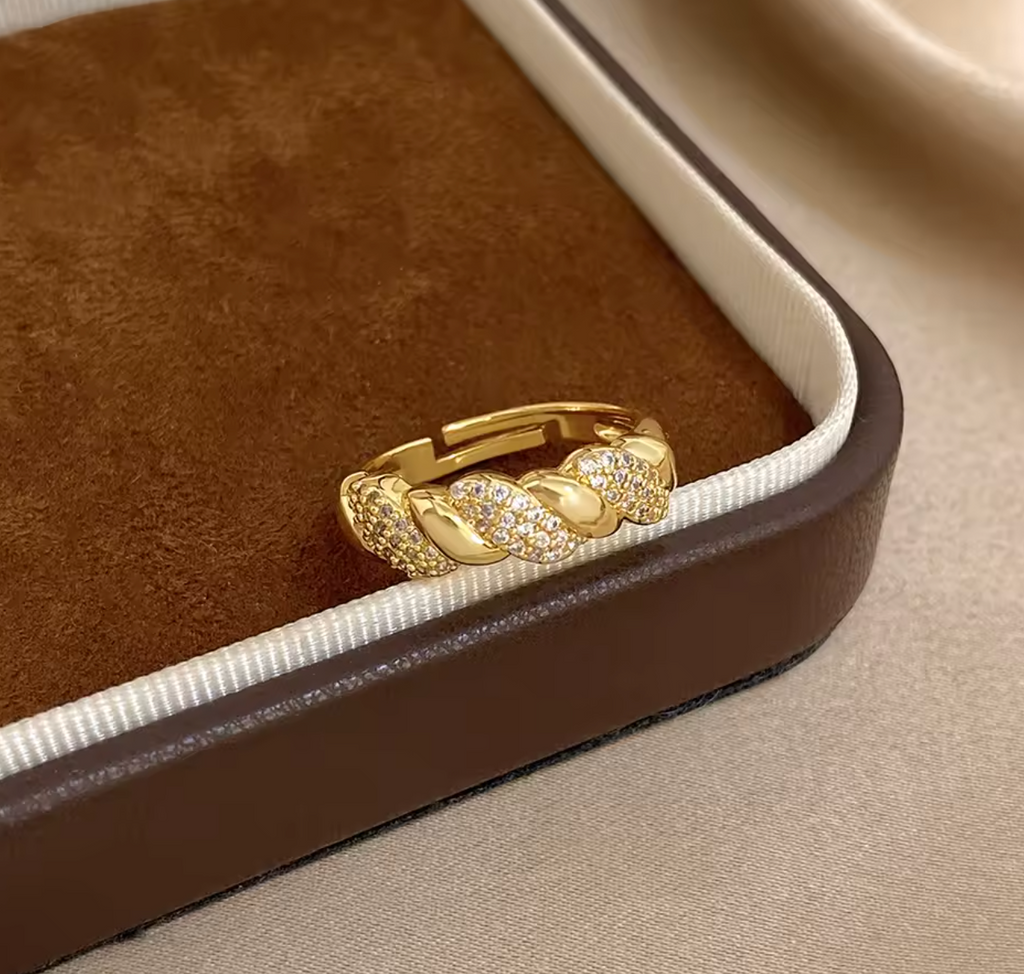 Vintage Geometric Gold-Plated Zircon Ring